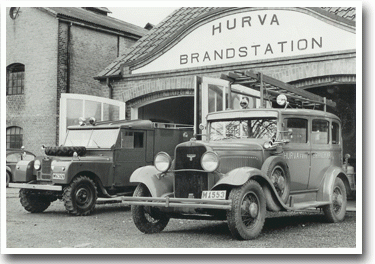 Brandstationen med brandbil och jeep